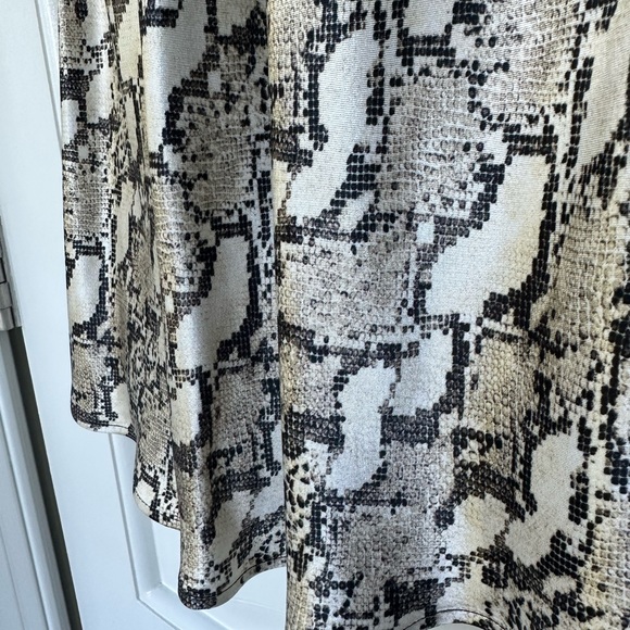 H&M snakeskin satin midi skirt - Picture 6 of 8
